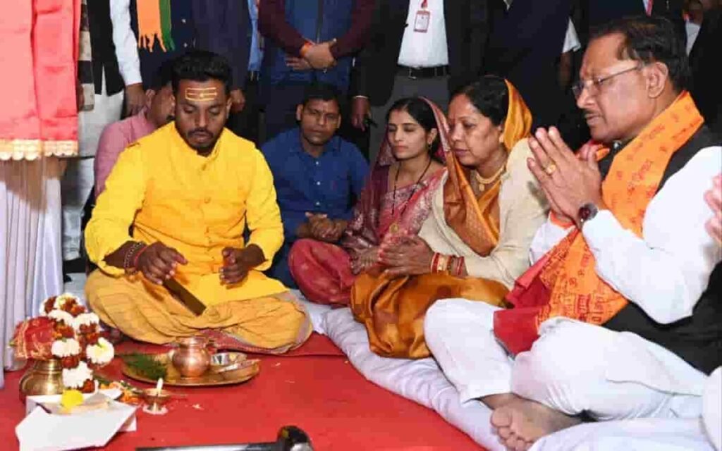 भक्ति की ऊर्जा से आलोकित बाबा धाम, मुख्यमंत्री साय ने बताया आस्था का केंद्र