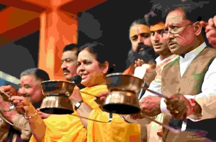 भक्ति, विश्वास और विकास की कामना—मुख्यमंत्री साय ने मंदिरों में पूजा कर छत्तीसगढ़ की समृद्धि मांगी