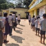 प्रार्थना सभा में अखबार की सुर्खियां पढ़ने की शुरुआत