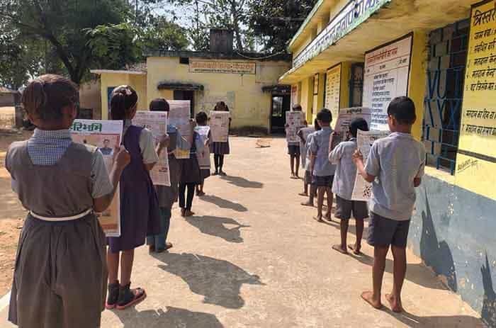 प्रार्थना सभा में अखबार की सुर्खियां पढ़ने की शुरुआत