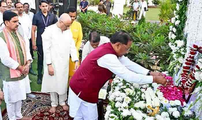 विष्णु देव साय ने श्रीमती कुसुम सिन्हा को दी श्रद्धांजलि