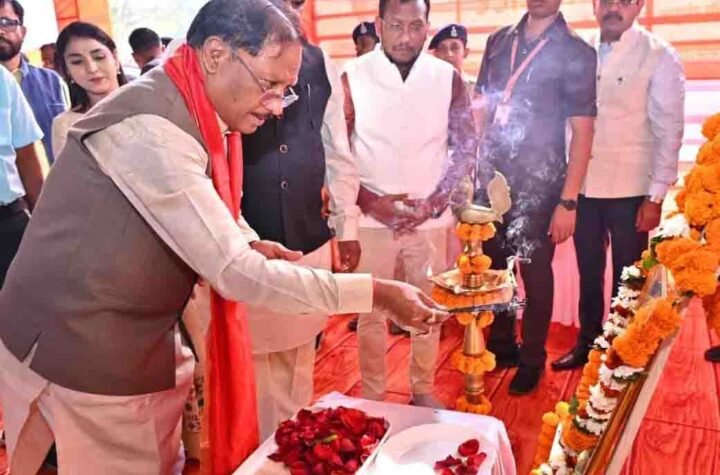 मुख्यमंत्री साय ने जन्मदिन पर रक्तदान शिविर का शुभारंभ किया