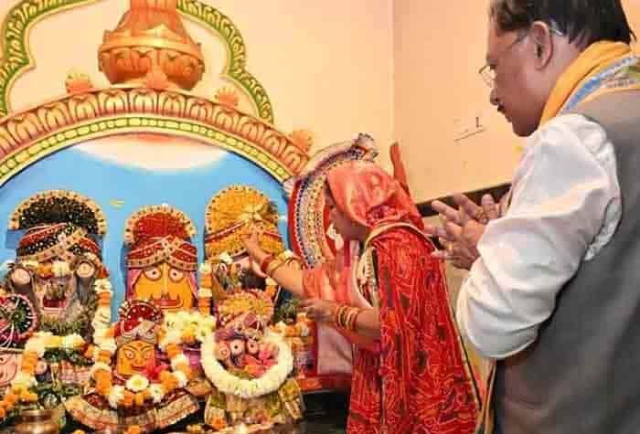 62वें जन्मदिवस पर मुख्यमंत्री विष्णुदेव साय ने श्री जगन्नाथ मंदिर में पूजा-अर्चना की