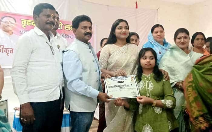 अहिवारा के मंगल भवन में धूमधाम से मनाया गया अंतरराष्ट्रीय महिला दिवस, महिलाओं के सम्मान में कार्यक्रम