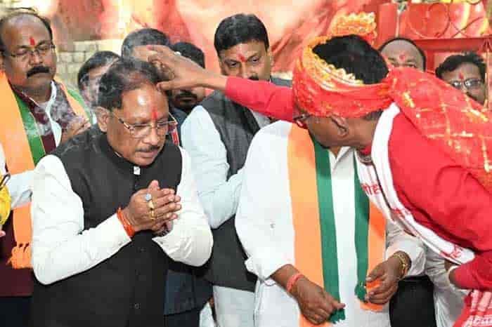 भक्ति में लीन मुख्यमंत्री – कुदरगढ़ी माता के चरणों में प्रदेश की समृद्धि की कामना