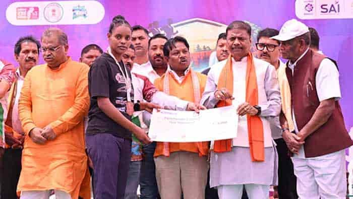 बस्तर हेरिटेज मैराथन 2026 में 9,800 से अधिक धावकों ने भाग लिया