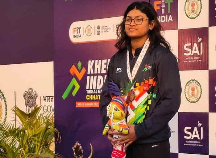 लहरों पर जीत की कहानी – गोल्ड की चमक और मेहनत का कमाल