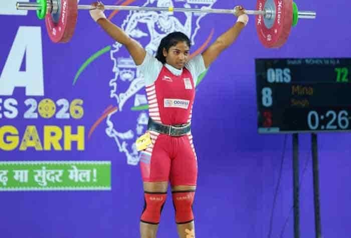 दम, दृढ़ता और जीत – मंच पर चमकी वेटलिफ्टिंग की नई सितारा