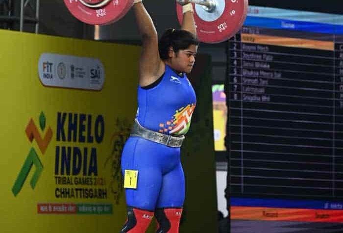 खेलो इंडिया ट्राइबल गेम्स 2026 में निकिता ने 160 किलोग्राम उठाकर छत्तीसगढ़ को पहला स्वर्ण पदक दिलाया