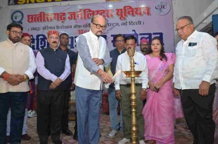 राज्यपाल रमेन डेका ने मीडिया को अधिक सुदृढ़, विश्वसनीय और जनोन्मुखी बनाने की बात कही