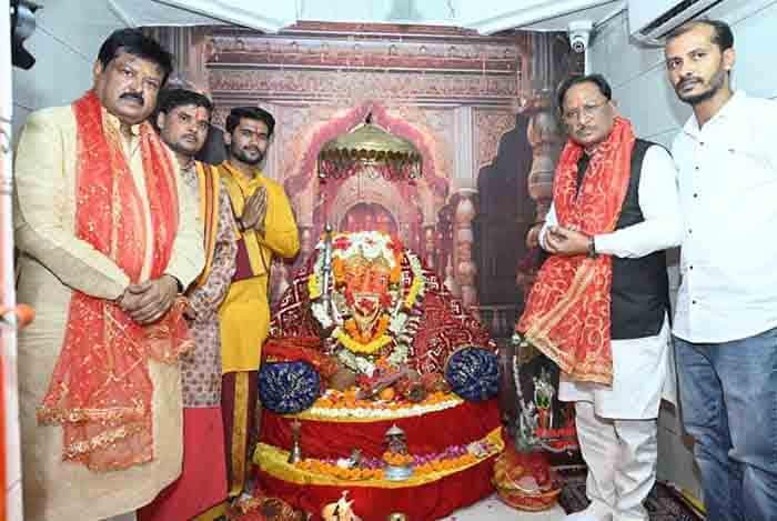 धार्मिक दौरा: CM साय ने चंदखुरी में दर्शन कर मांगी प्रदेश की खुशहाली