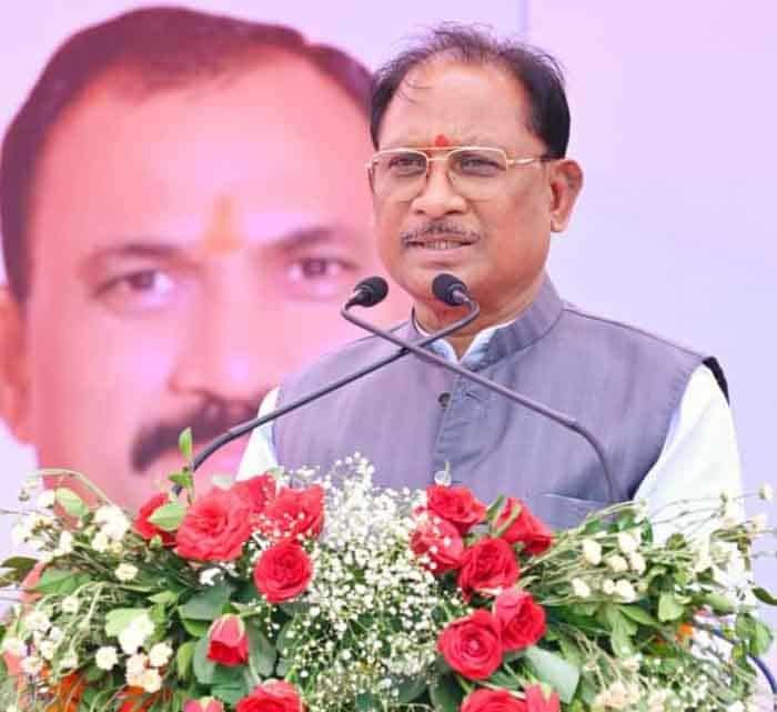 मुख्यमंत्री विष्णुदेव साय ने 370 नई एम्बुलेंस को हरी झंडी दिखाई