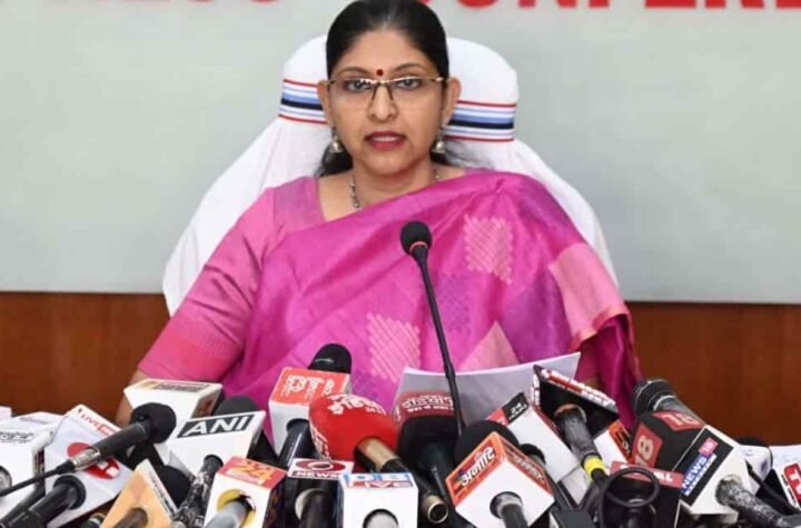 खाद्य विभाग की सचिव रीना बाबा साहब कंगाले ने समीक्षा बैठक लेकर आपूर्ति प्राथमिकताएं तय कीं