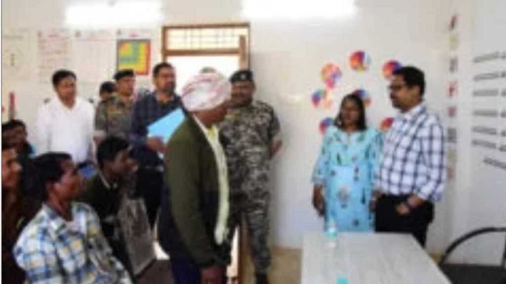 अपर मुख्य सचिव मनोज पिंगुआ ने पुनर्वास केंद्र का औचक निरीक्षण किया