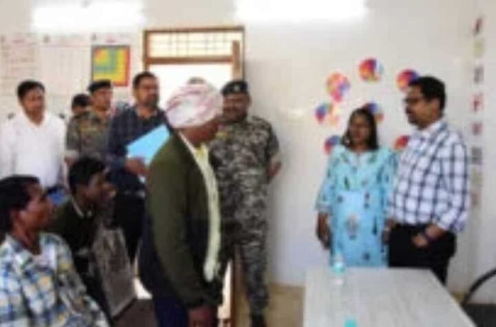 अपर मुख्य सचिव मनोज पिंगुआ ने पुनर्वास केंद्र का औचक निरीक्षण किया