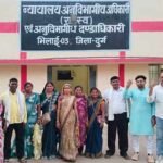 बागडुमर पंचायत में सरपंच के खिलाफ अविश्वास प्रस्ताव, ग्रामीण एसडीएम कार्यालय पहुंचे