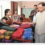 हाथ करघे से बदली तकदीर, ग्राम नारी की महिलाओं की प्रेरक सफलता