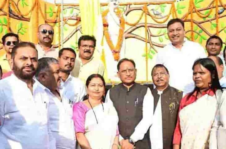 आजादी के अमर नायक को श्रद्धांजलि: अंबिकापुर में सजी आज़ाद की प्रतिमा