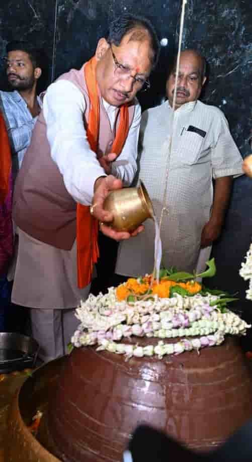 मुख्यमंत्री ने हाटकेश्वर महादेव मंदिर में पूजा-अर्चना की
