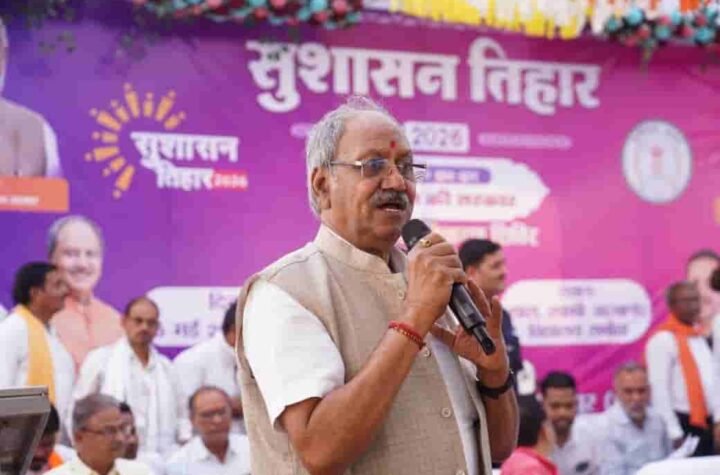 समोदा में सांसद बृजमोहन का सख्त अंदाज़! लापरवाही पर अधिकारियों को लगाई फटकार