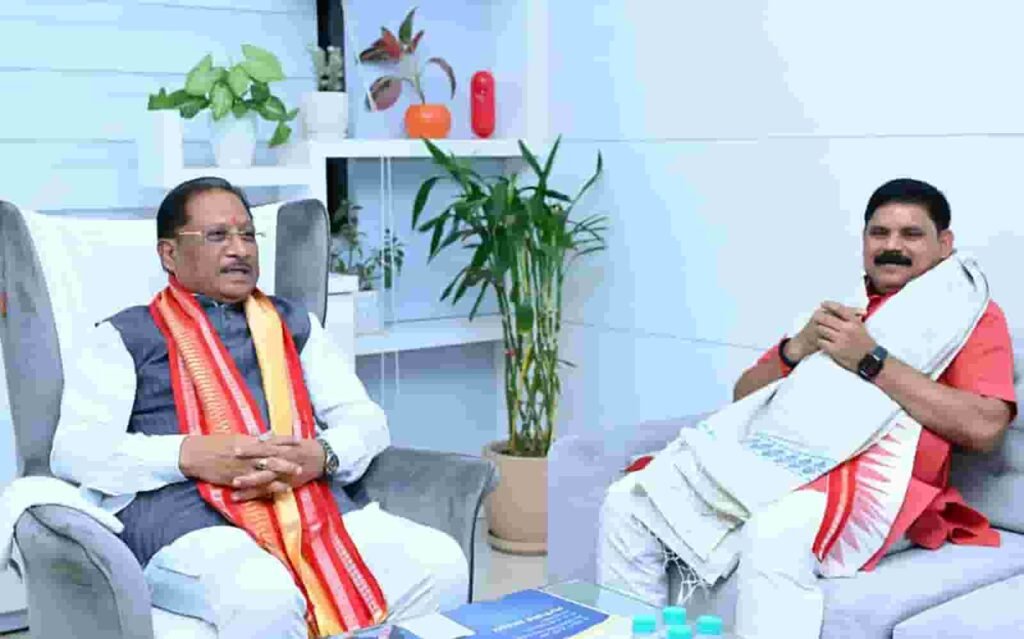 मुख्यमंत्री विष्णुदेव साय से केंद्रीय कोयला एवं खान राज्य मंत्री सतीश चंद्र दुबे ने की सौजन्य मुलाकात