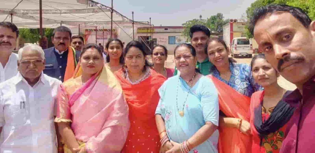 बीरेभाट में मुख्यमंत्री कन्या विवाह योजना के तहत 10 जोड़ों का विवाह संपन्न