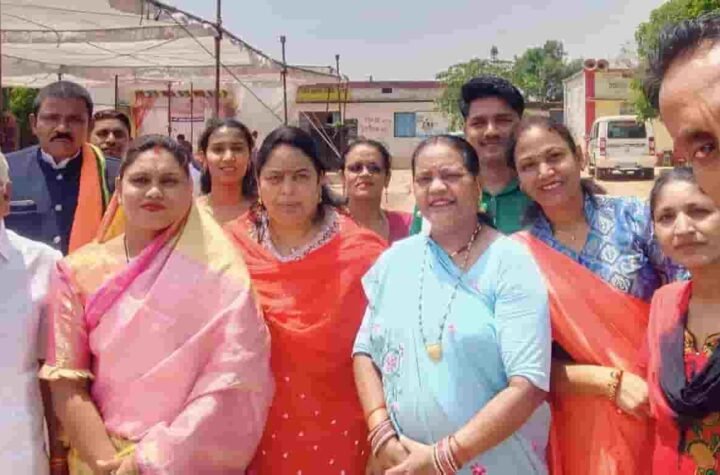 बीरेभाट में मुख्यमंत्री कन्या विवाह योजना के तहत 10 जोड़ों का विवाह संपन्न