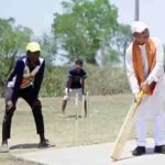 CM बच्चों संग मैदान में उतरे, सुशासन तिहार में खेला क्रिकेट