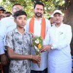 मुख्यमंत्री विष्णु देव साय ने गिरवर पटेल को सम्मानित किया