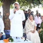 कटहल–गुलमोहर की छांव में सजी चौपाल, CM ने सरोधी में सुनी जनता की बात