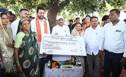 मुख्यमंत्री ने चौपाल में सरलाबाई मरावी की समस्या का समाधान किया