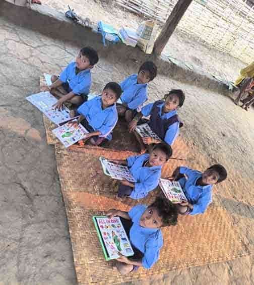 जंगलों के बीच चमकते सपने — अबूझमाड़ में शिक्षा लिख रही नई कहानी