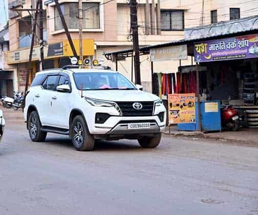राजस्व मंत्री टंक राम वर्मा ने पायलट-फॉलो वाहनों का काफिला छोड़ा