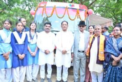 मुख्यमंत्री विष्णु देव साय ने ‘कामयाबी वैन’ को हरी झंडी दिखाई