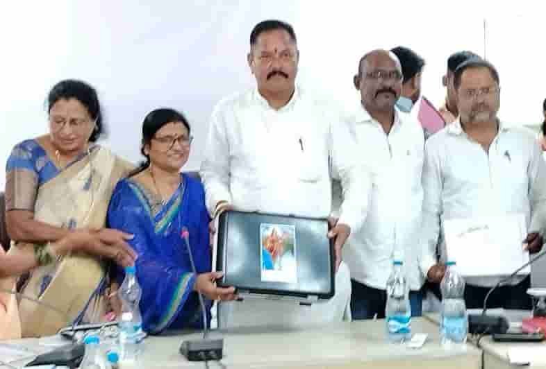 जामुल में अध्यक्ष ईश्वर सिंह ठाकुर ने लाभ का बजट प्रस्तुत किया