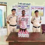 32 पाव देशी शराब के साथ आरोपी गिरफ्तार
