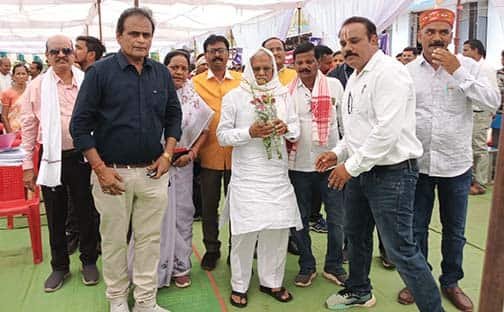 विधायक राज महंत ने सुशासन तिहार में शामिल होकर हितग्राहियों को योजनाओं का लाभ वितरित किया