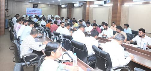 अरुण साव ने कहा कि प्रभावी कार्यशैली और नई तकनीकों को अपनाकर समस्याओं का त्वरित समाधान किया जाए