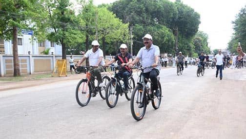 फिटनेस और हरियाली के लिए सड़कों पर उतरे उप मुख्यमंत्री अरुण साव, लोगों से की खास अपील