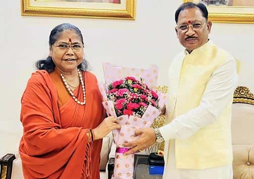 मुख्यमंत्री विष्णु देव साय से राष्ट्रीय पिछड़ा वर्ग आयोग की अध्यक्ष साध्वी निरंजन ज्योति ने सौजन्य भेंट की