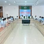 प्रभारी सचिव अंकित आनंद ने जिले के विकास कार्यों की समीक्षा की