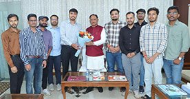 मुख्यमंत्री विष्णुदेव साय ने यूपीएससी प्रारंभिक परीक्षा में सफल ट्राइबल यूथ हॉस्टल के विद्यार्थियों से मुलाकात की