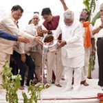 मंत्री लखन लाल देवांगन और ओ.पी. चौधरी ने गारमेंट मैन्युफैक्चरिंग यूनिट का भूमिपूजन किया