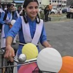 एक साइकिल ने बदल दी जिंदगी! सरस्वती साइकिल योजना से वैष्णवी के सपनों को मिले पंख
