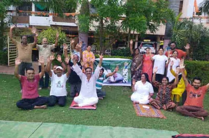 योग के साथ स्वास्थ्य का उत्सव, श्रीराम हाइट सोसाइटी में उत्साहपूर्वक मनाया गया योग दिवस