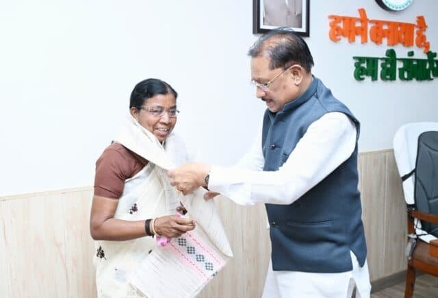 मुख्यमंत्री विष्णु देव साय से पद्मश्री डॉ. बुधरी ताती ने सौजन्य मुलाकात की
