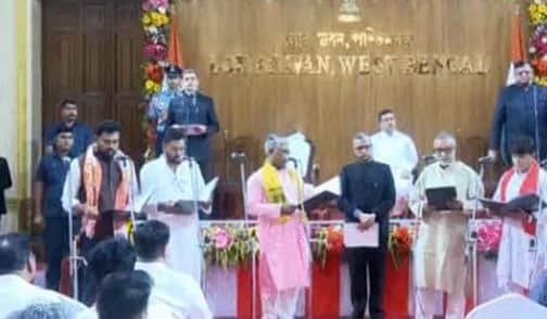 पश्चिम बंगाल में सरकार का पहला मंत्रिमंडल विस्तार हुआ