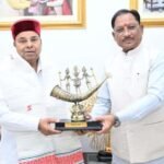 मुख्यमंत्री विष्णुदेव साय और कर्नाटक के राज्यपाल थावरचंद गहलोत की सौजन्य मुलाकात