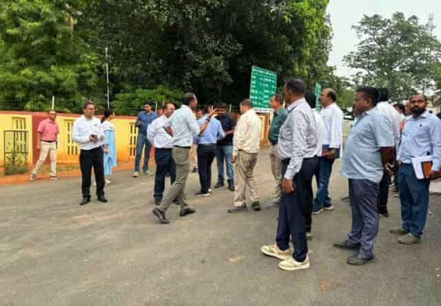 नियमित समीक्षा और कड़ी निगरानी के माध्यम से गुणवत्तापूर्ण एवं समयबद्ध कार्यों पर जोर
