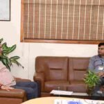 लोहा चोरी की रोकथाम एवं औद्योगिक विकास को लेकर रिकेश सेन और पवन कुमार के बीच विचार-विमर्श